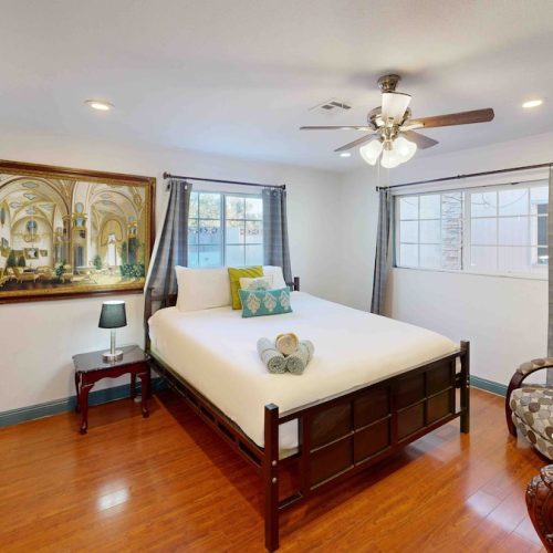 Stylish luxury house near strip with Pool-Kirkland
