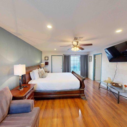 Stylish luxury house near strip with Pool-Kirkland